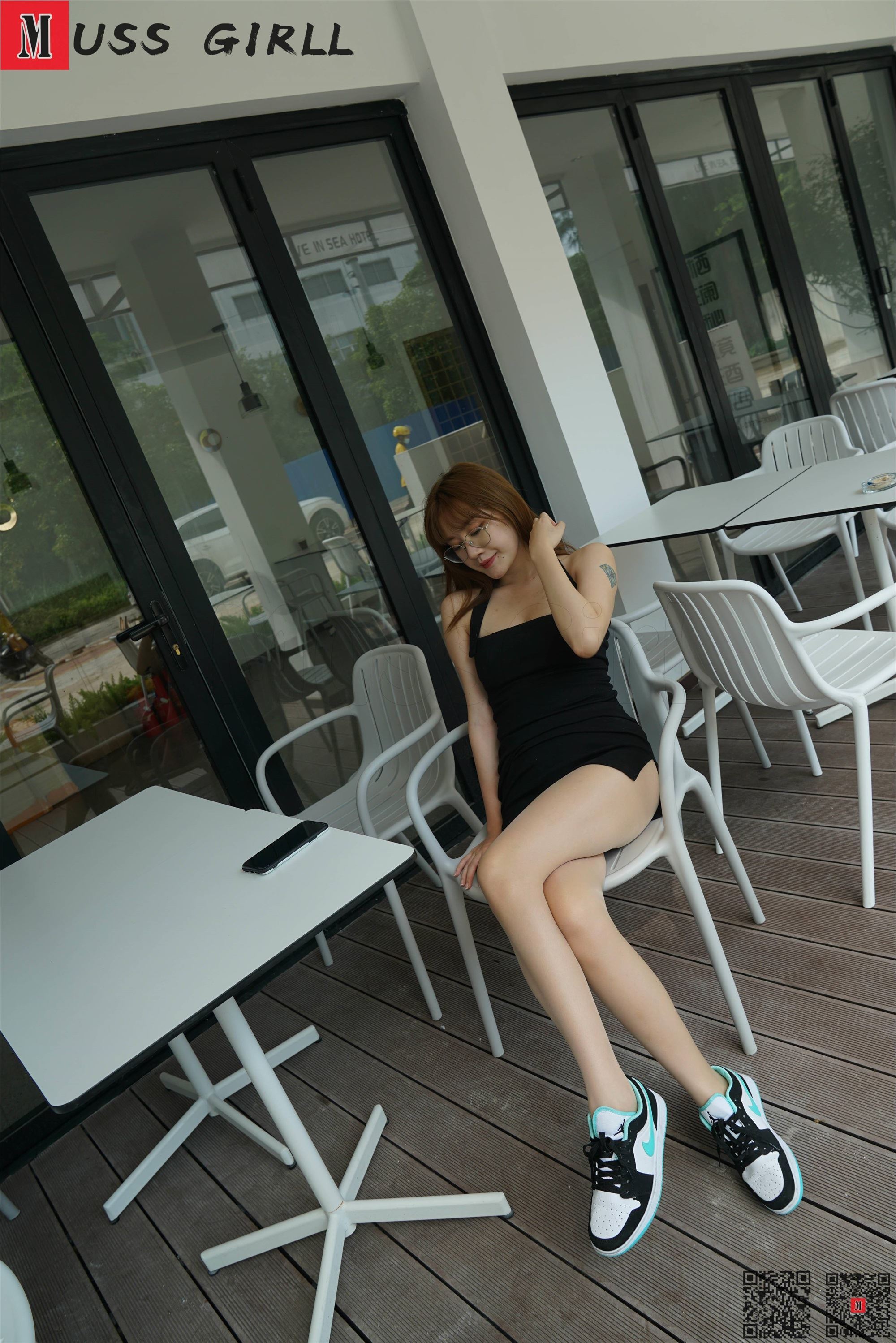 MussGirl慕丝女郎  NO.242-户外肉丝包臀裙